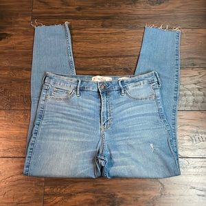 Brand: Hollister ( High-rise Skinny Jeans)